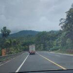 Truk di Tengah Jalan