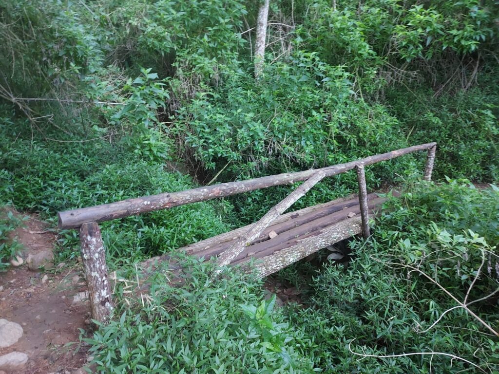 Menjembatani